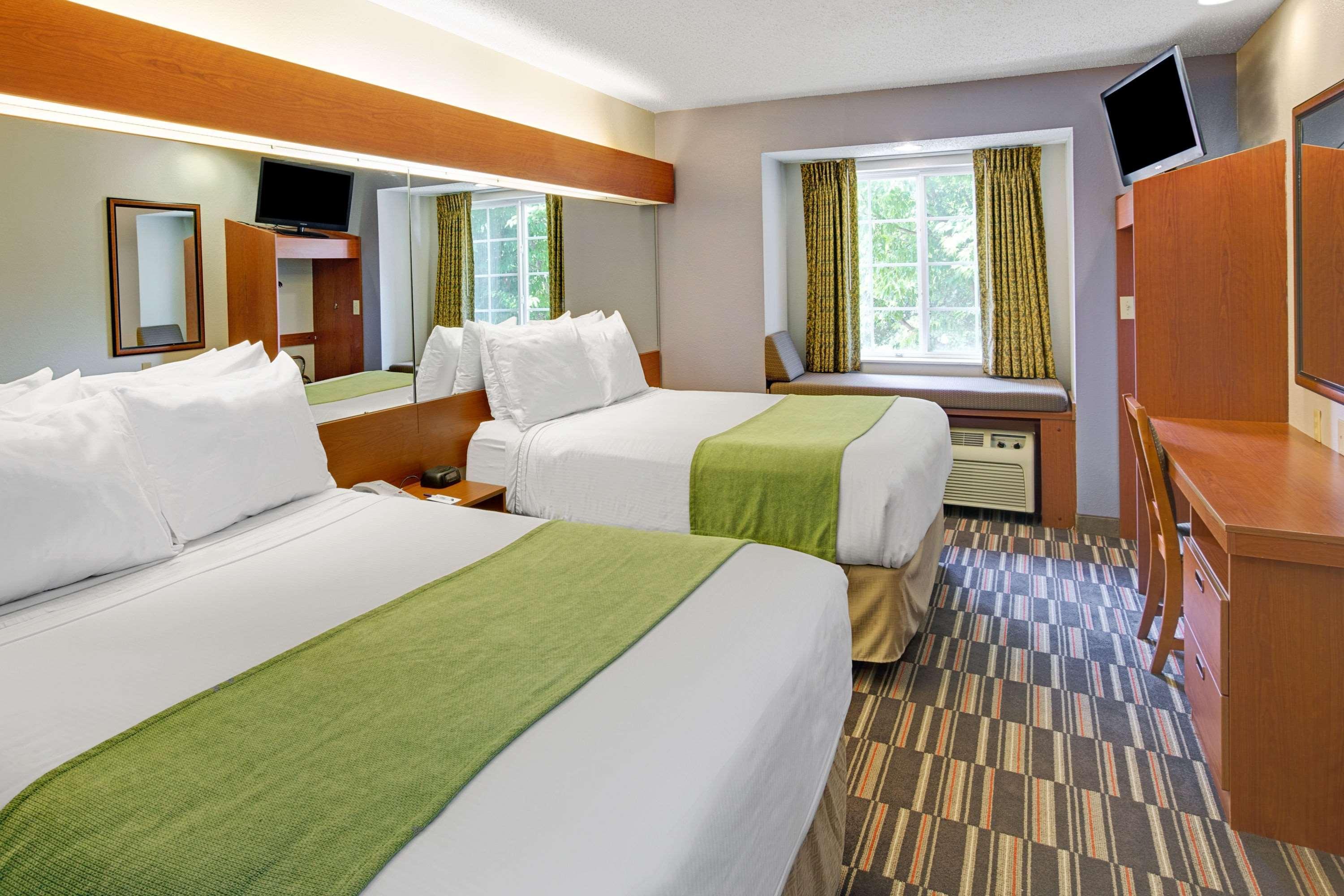 Microtel Inn & Suites By Wyndham Cherokee Exteriér fotografie