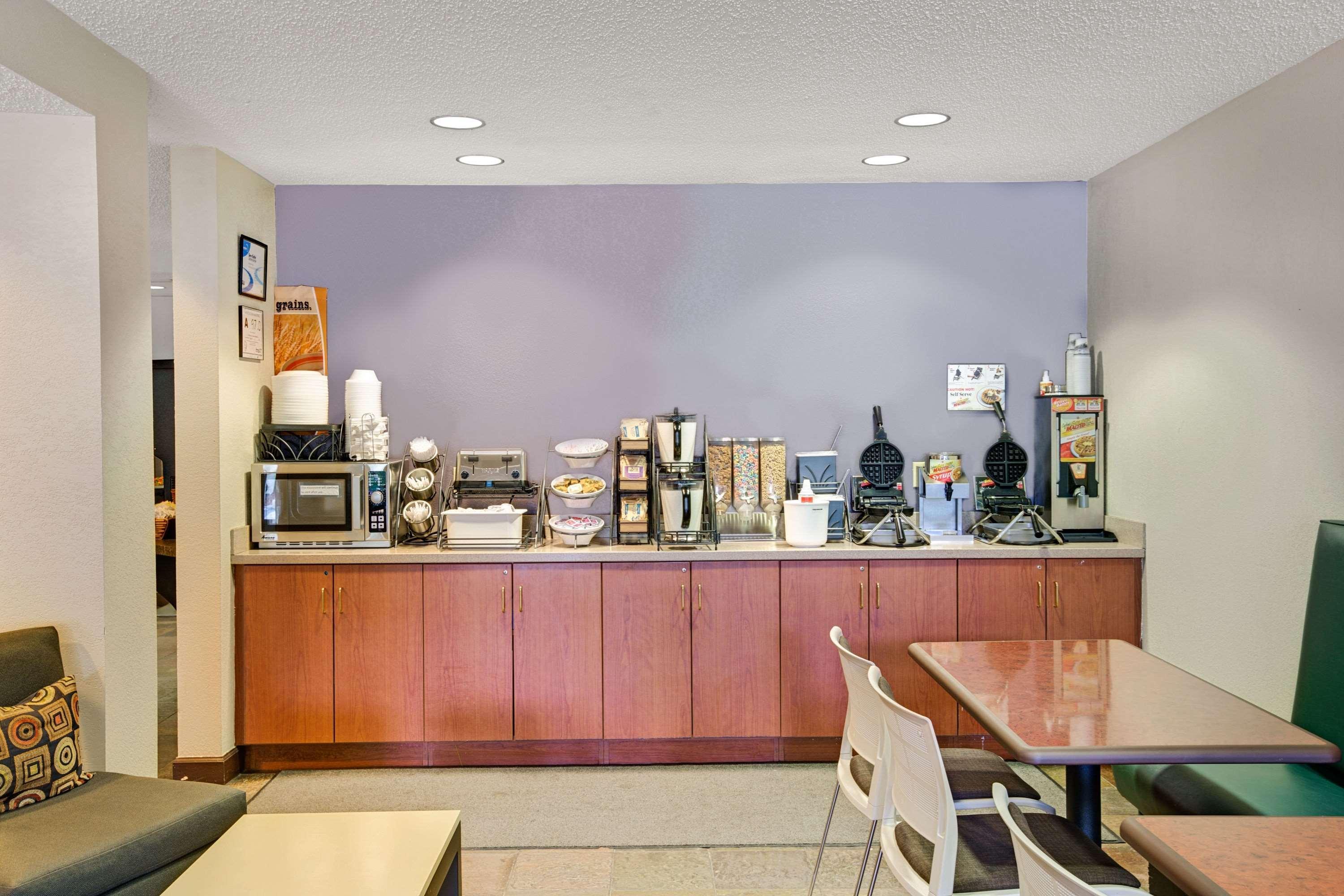 Microtel Inn & Suites By Wyndham Cherokee Exteriér fotografie