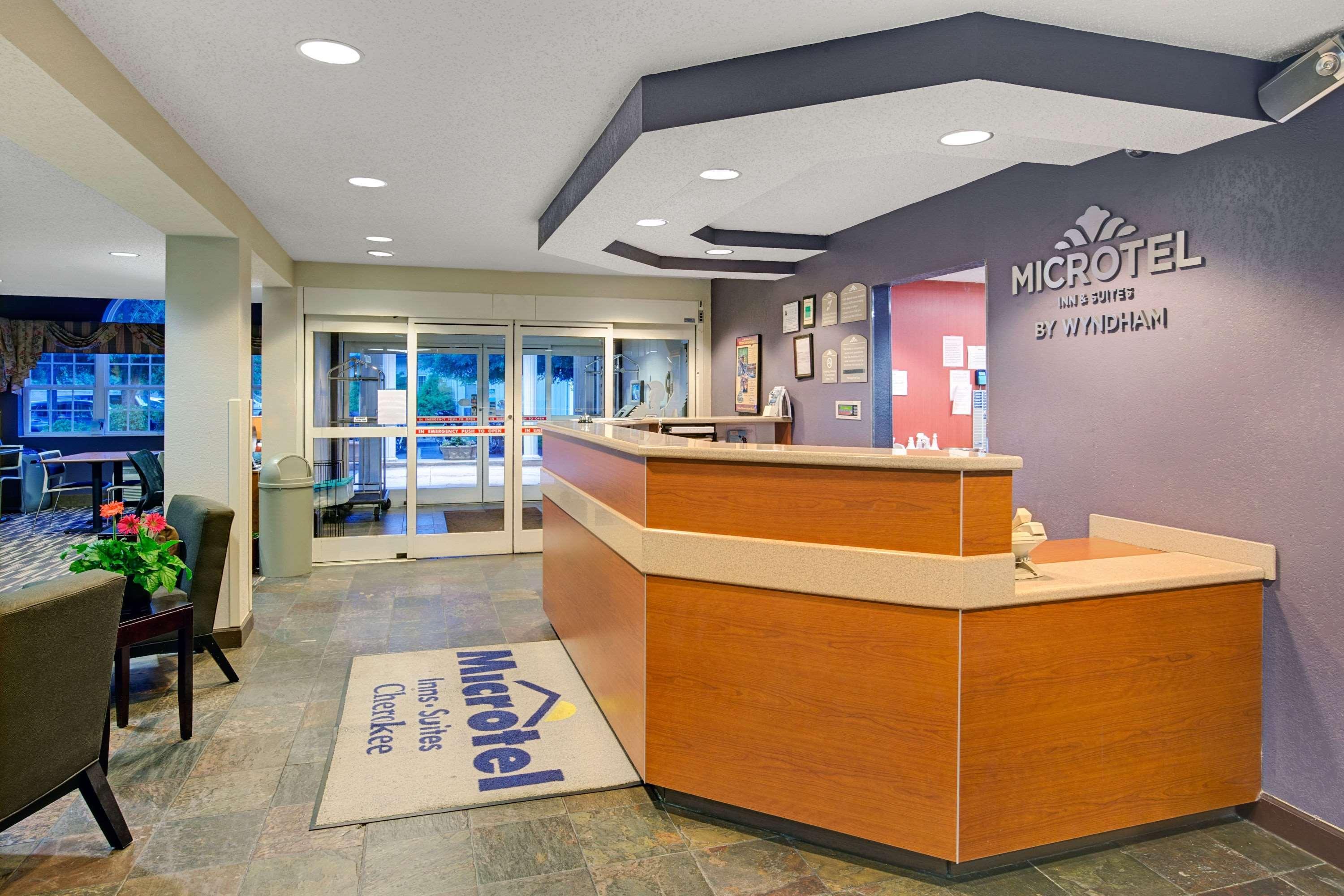 Microtel Inn & Suites By Wyndham Cherokee Exteriér fotografie
