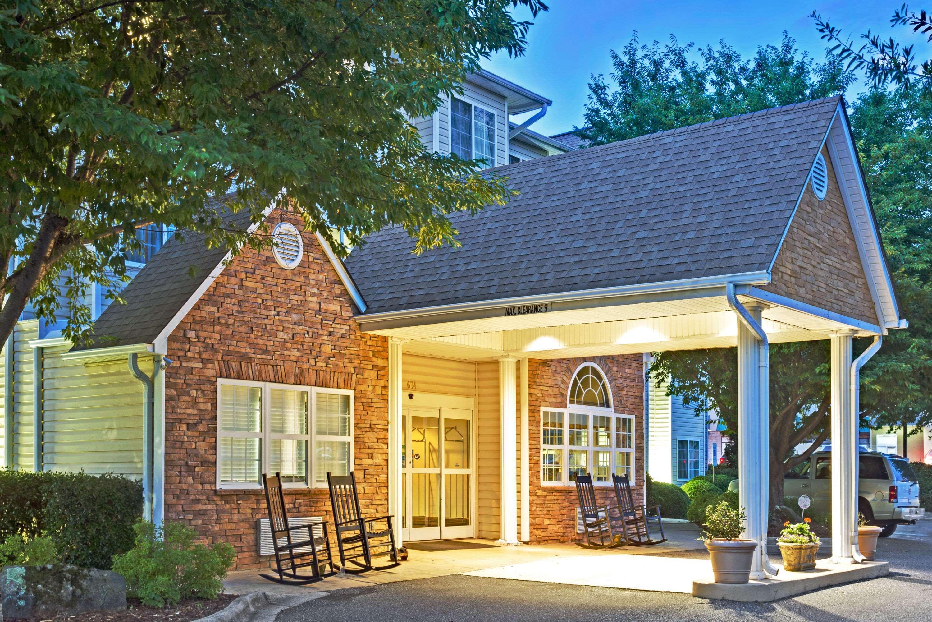 Microtel Inn & Suites By Wyndham Cherokee Exteriér fotografie